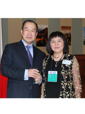 2011 Zhang Junsai，Extraordinary and Plenipotentiary Ambassador of the People's Republic of China in Canada  (left)
