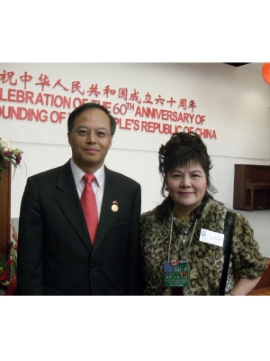 2009 Lan Lijun, Ambassadeur extraordinaire et plénipotentiaire de la République populaire de Chine au Canada  (à gauche) 