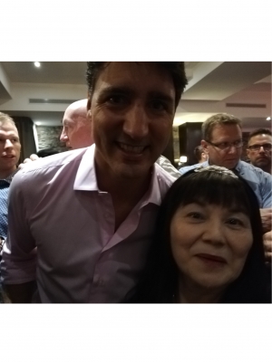 2018 Le très hon. Justin Trudeau (à gauche)